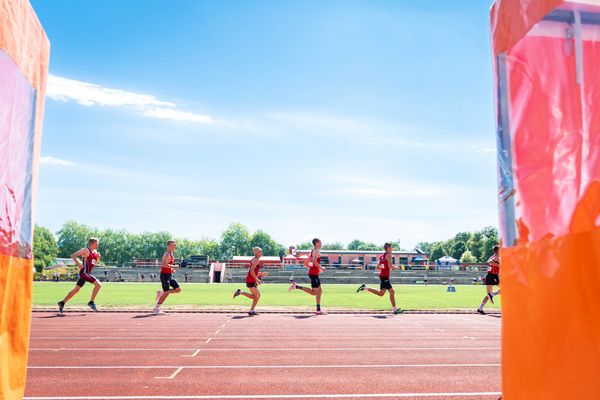 Fabian Kuklinski (VfL Eintracht Hannover), Jonas Marx (Braunschweiger Laufclub), Nils Huhtakangas (LG Osnabrueck), Leonard Maisch (ATS Buntentor Bremen), Soeren Sprehe (SC Melle 03) ueber 5000m am 03.07.2022 waehrend den NLV+BLV Leichtathletik-Landesmeisterschaften im Jahnstadion in Goettingen (Tag 1)